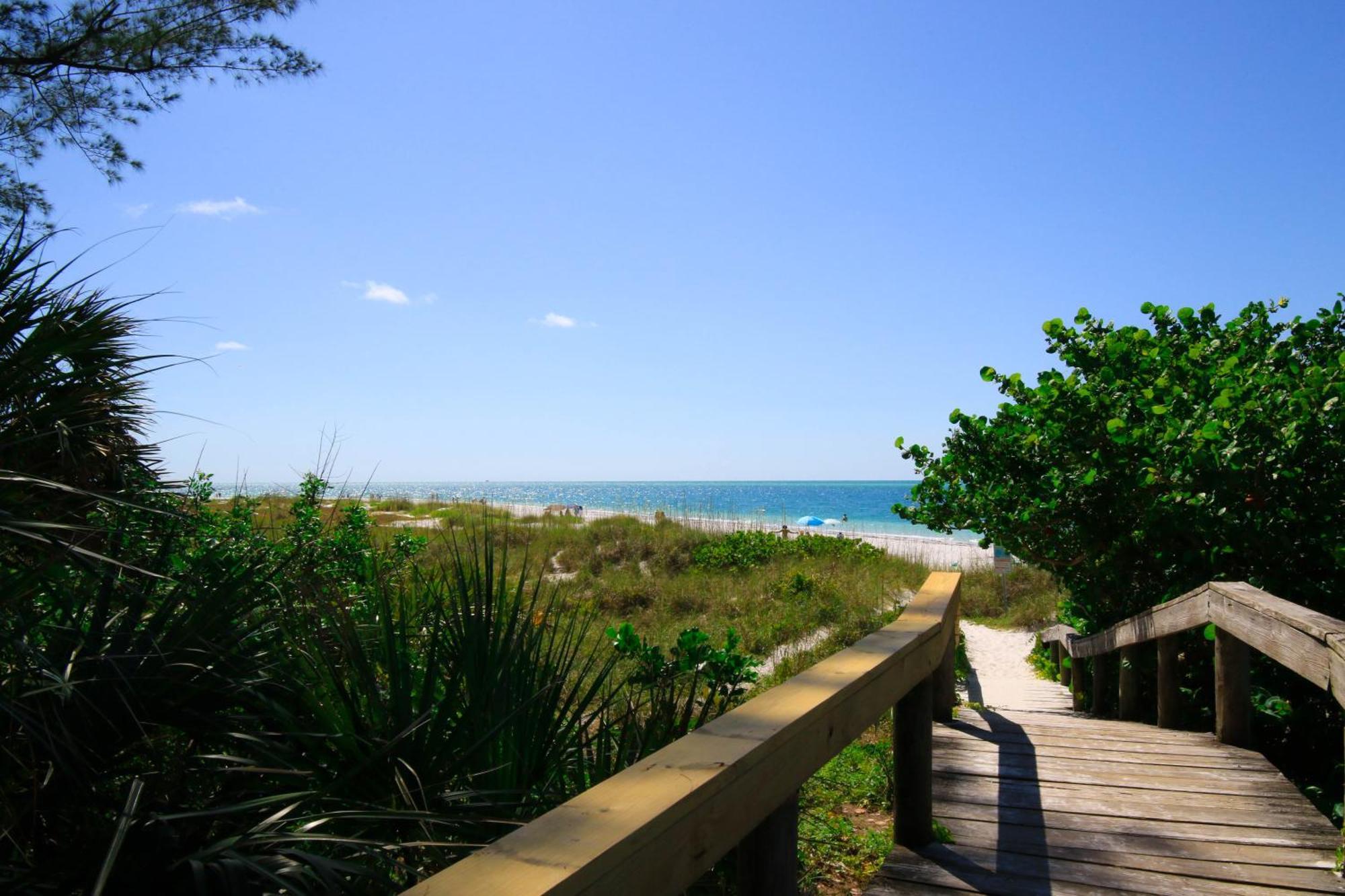 Anna Maria Island Runaway Tropical Dream-One Minute Walk To The Beach-Heated Pool Bradenton Beach Kültér fotó