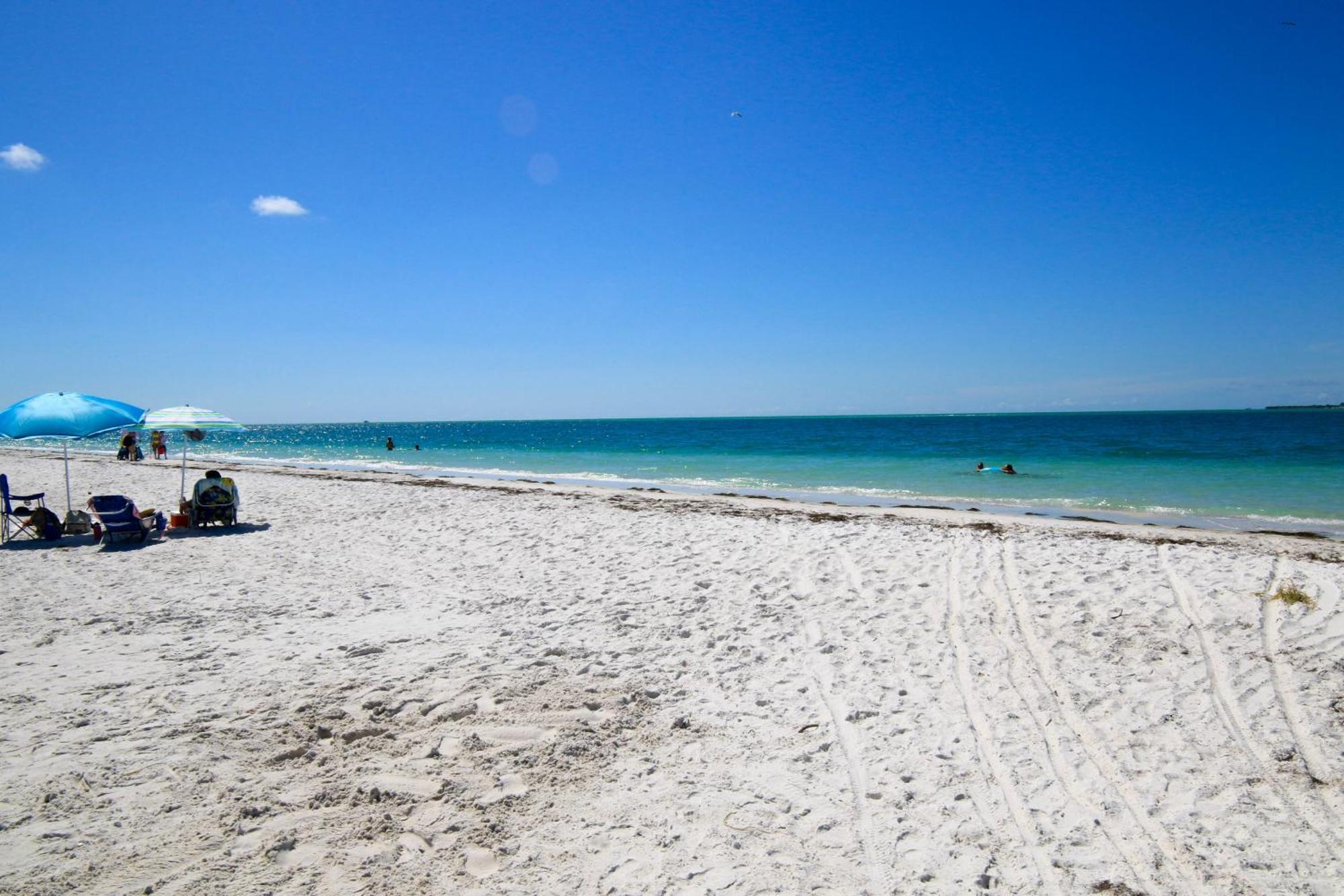Anna Maria Island Runaway Tropical Dream-One Minute Walk To The Beach-Heated Pool Bradenton Beach Kültér fotó