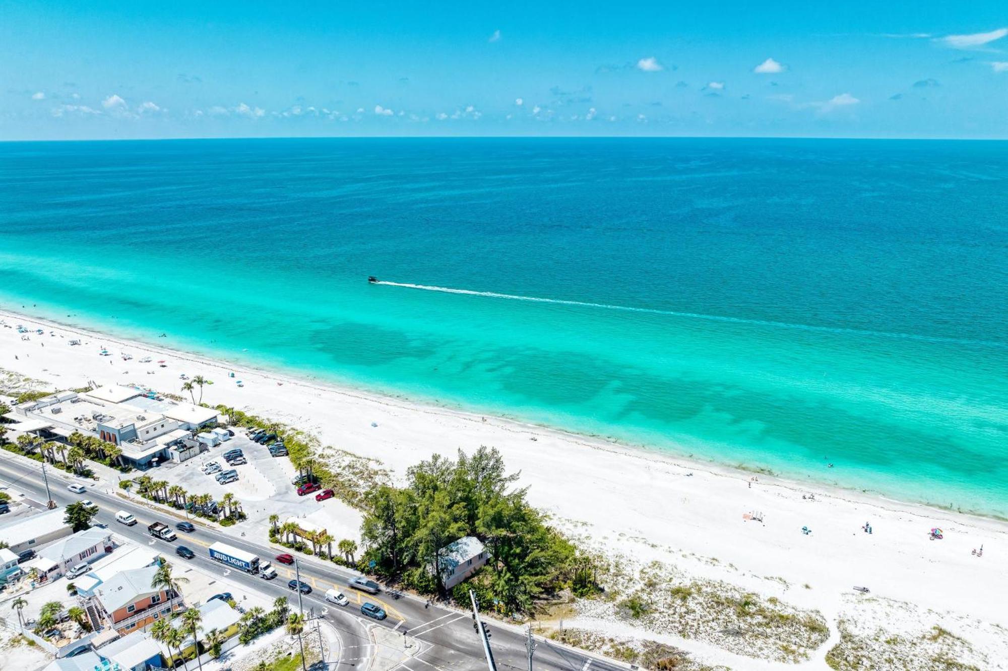 Anna Maria Island Runaway Tropical Dream-One Minute Walk To The Beach-Heated Pool Bradenton Beach Kültér fotó