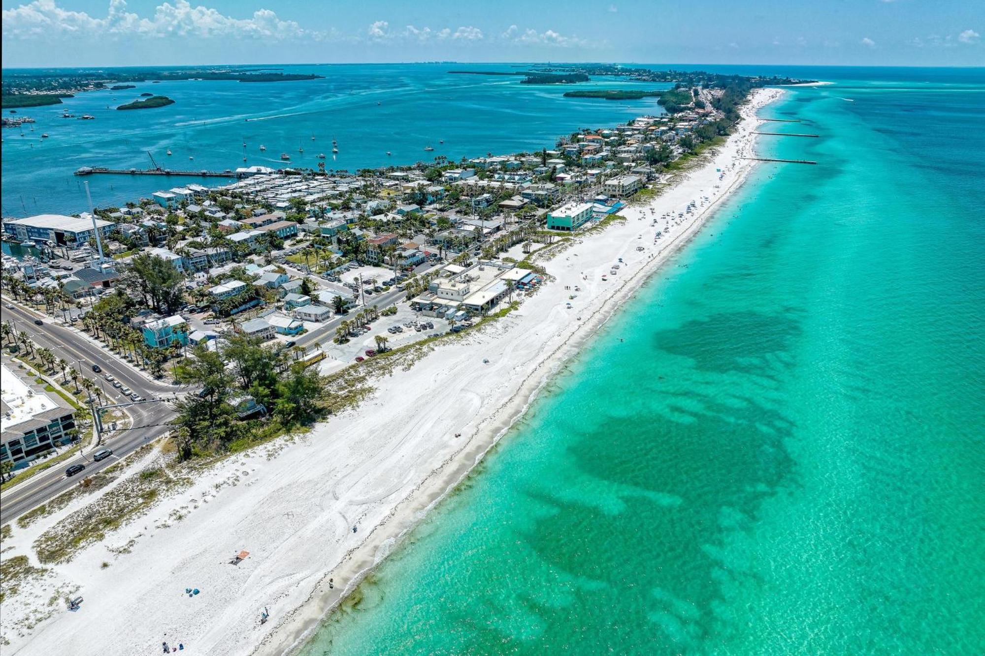 Anna Maria Island Runaway Tropical Dream-One Minute Walk To The Beach-Heated Pool Bradenton Beach Kültér fotó