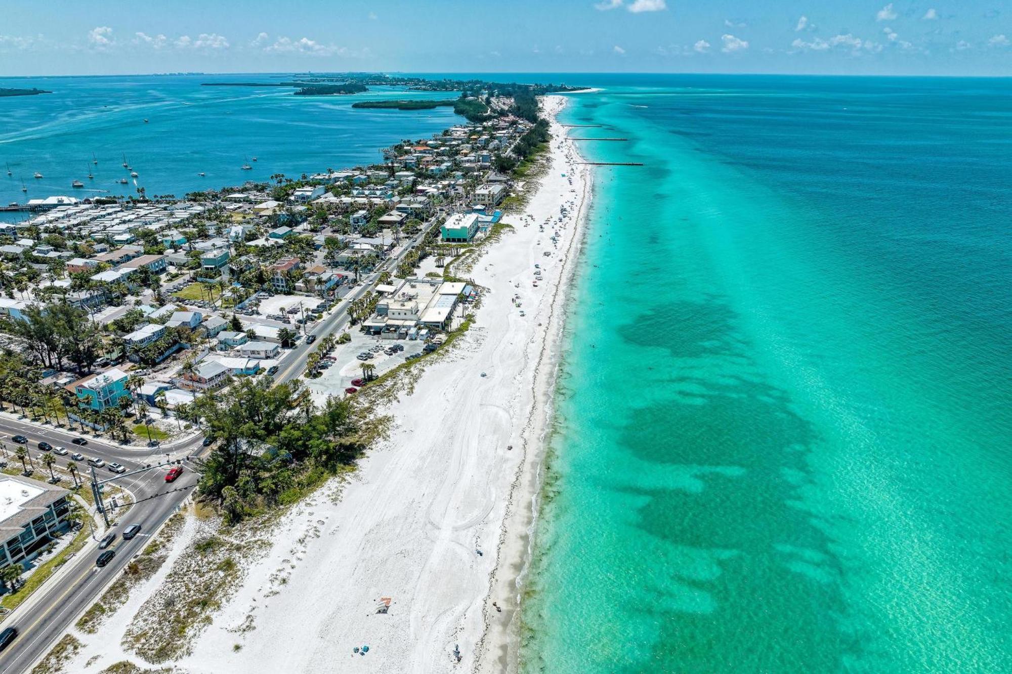 Anna Maria Island Runaway Tropical Dream-One Minute Walk To The Beach-Heated Pool Bradenton Beach Kültér fotó