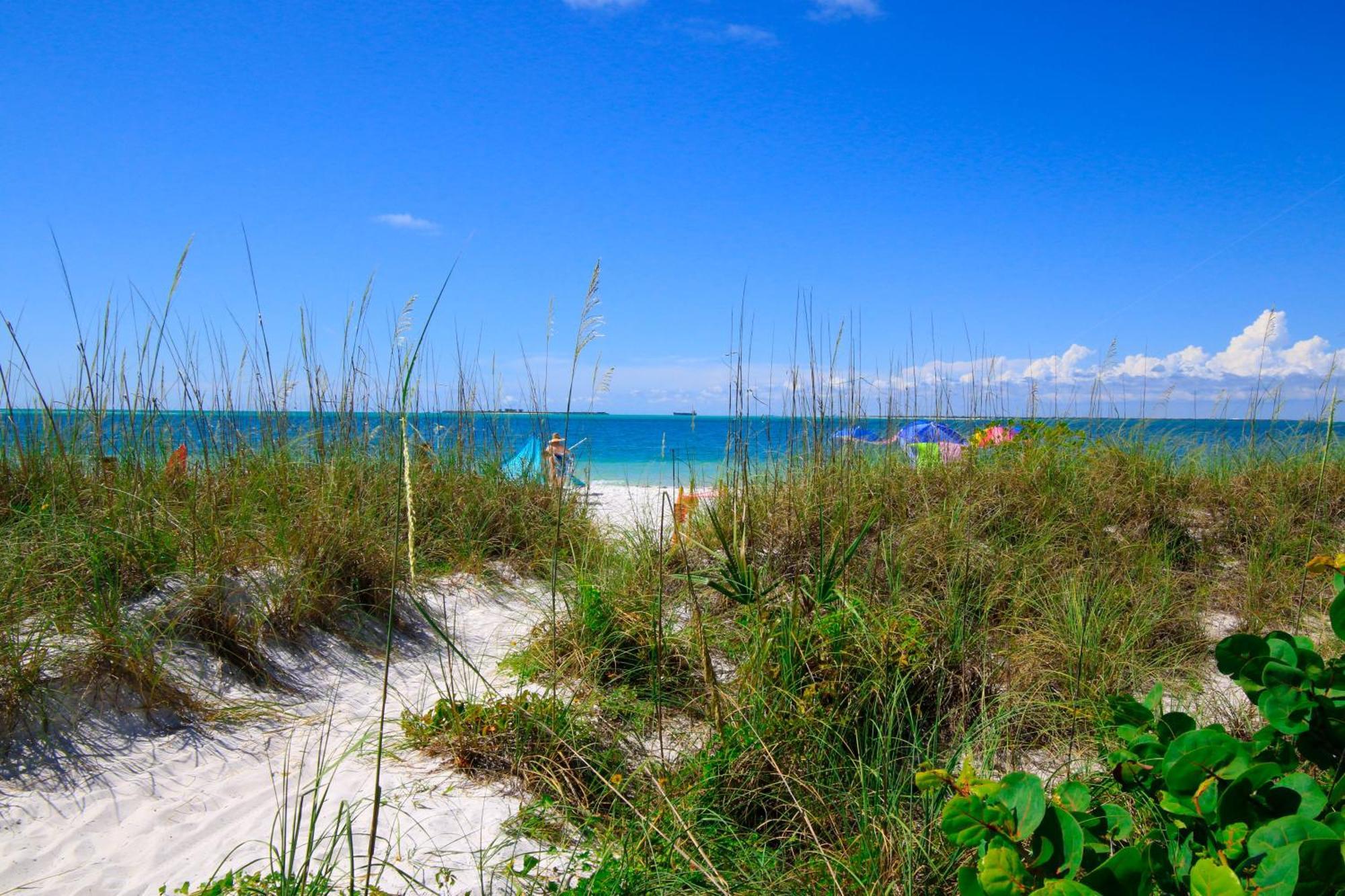 Anna Maria Island Runaway Tropical Dream-One Minute Walk To The Beach-Heated Pool Bradenton Beach Kültér fotó