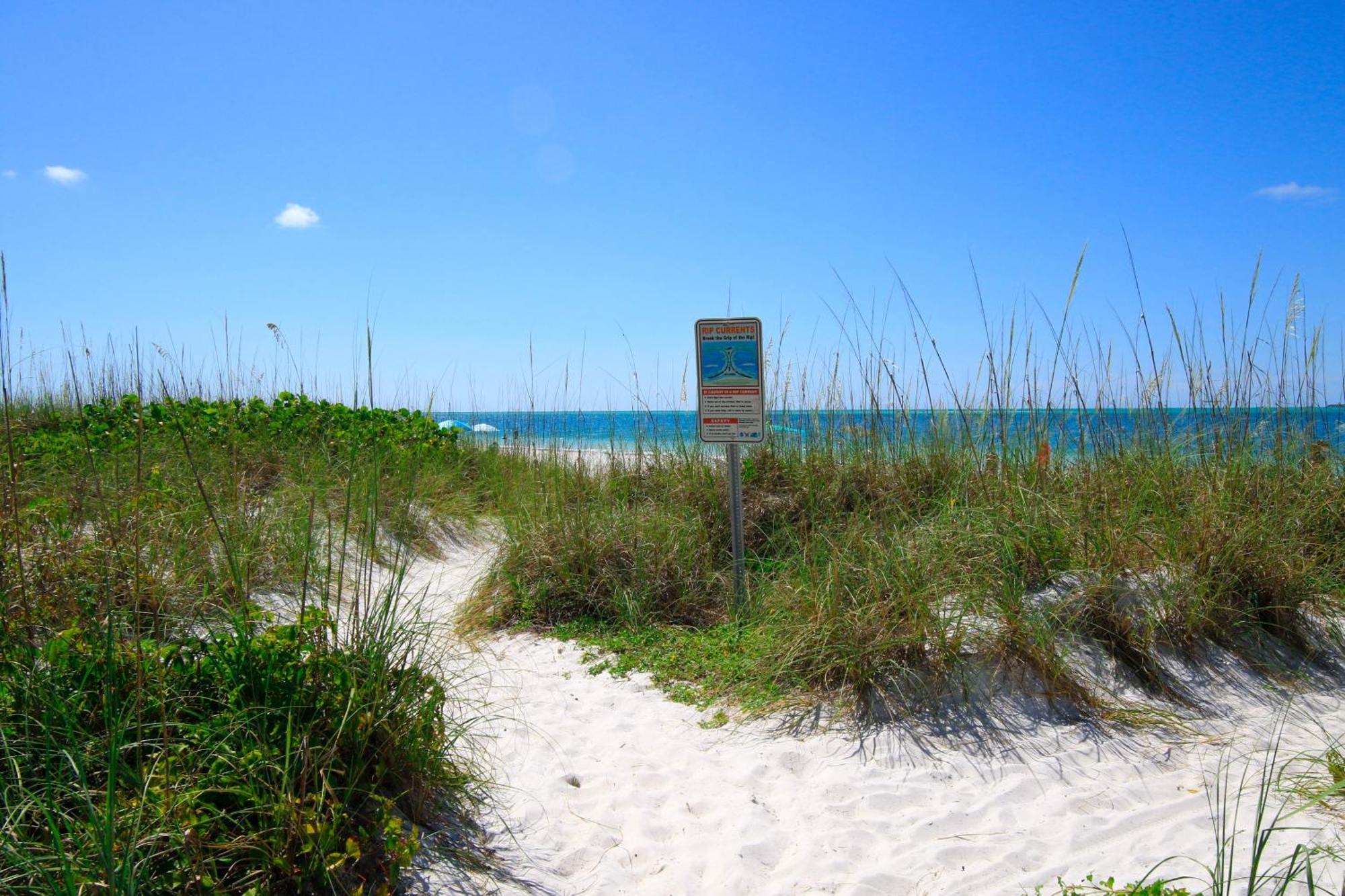 Anna Maria Island Runaway Tropical Dream-One Minute Walk To The Beach-Heated Pool Bradenton Beach Kültér fotó