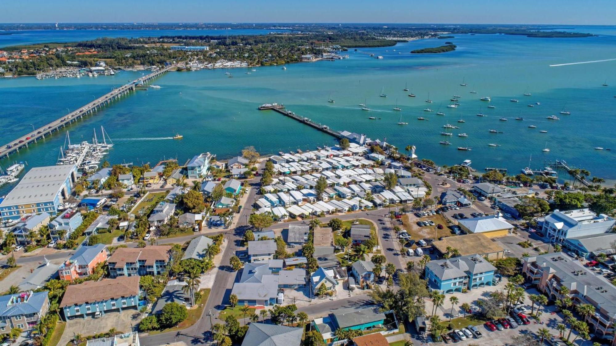 Anna Maria Island Runaway Tropical Dream-One Minute Walk To The Beach-Heated Pool Bradenton Beach Kültér fotó