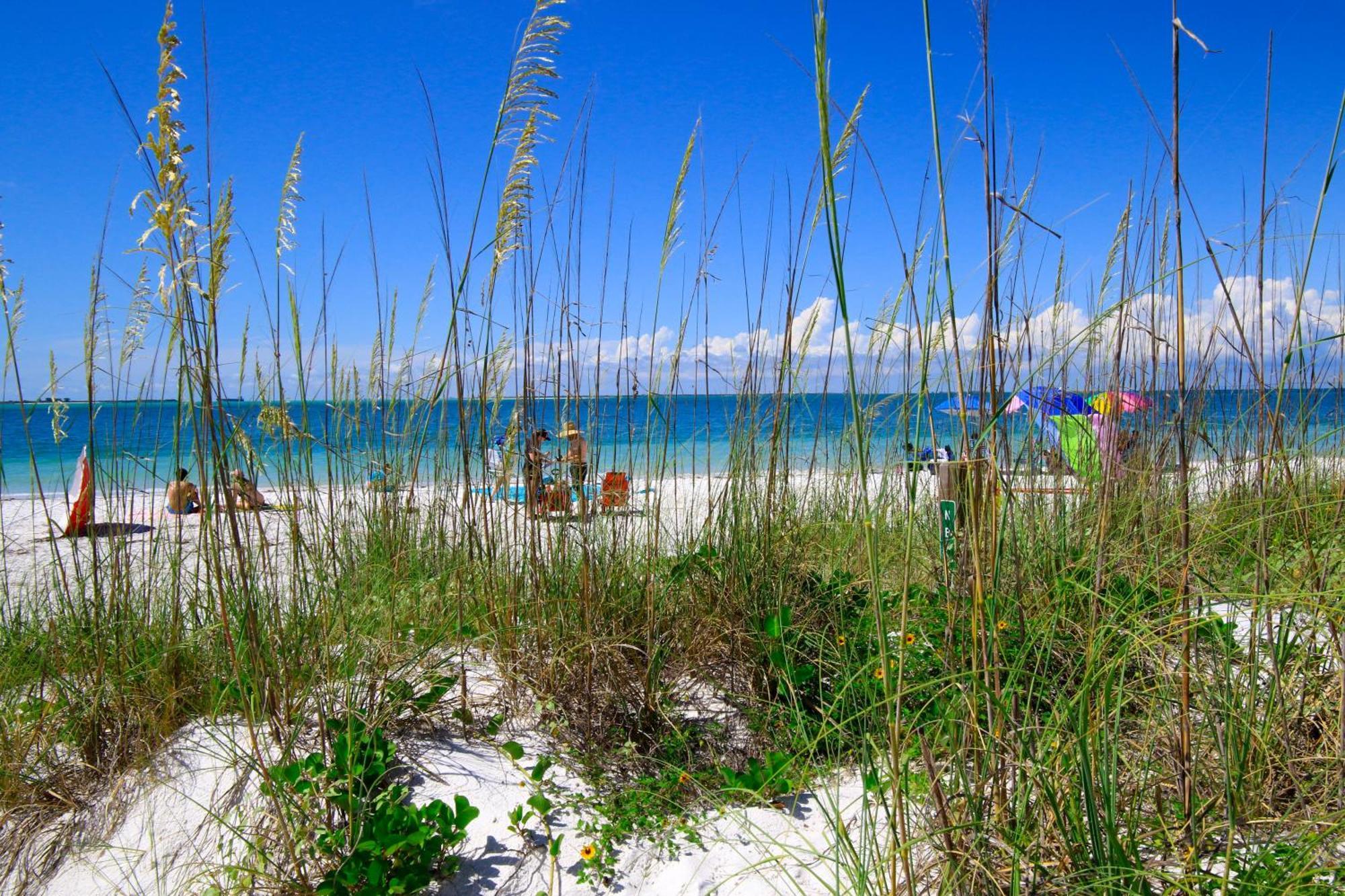 Anna Maria Island Runaway Tropical Dream-One Minute Walk To The Beach-Heated Pool Bradenton Beach Kültér fotó
