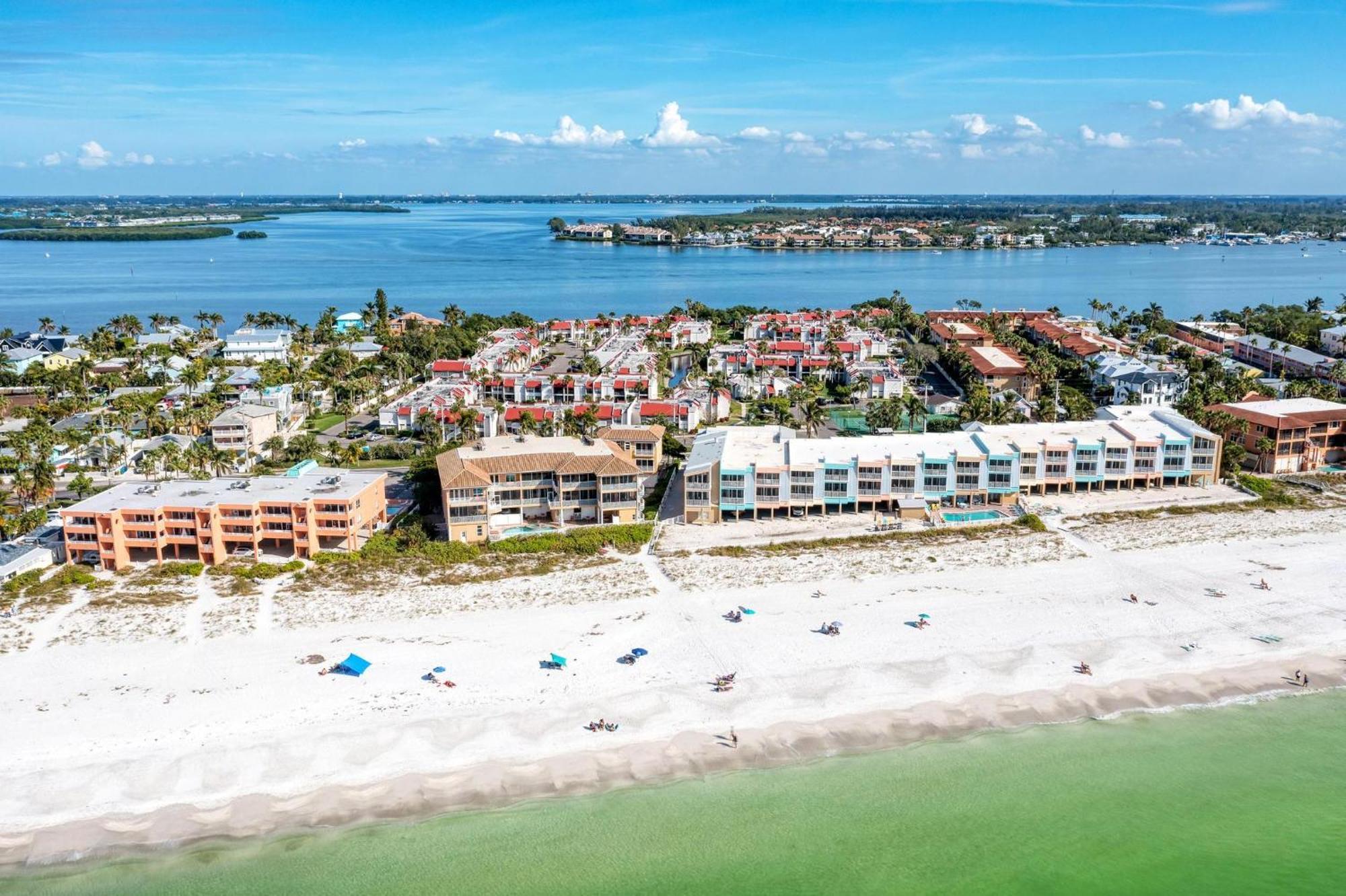 Anna Maria Island Runaway Tropical Dream-One Minute Walk To The Beach-Heated Pool Bradenton Beach Kültér fotó