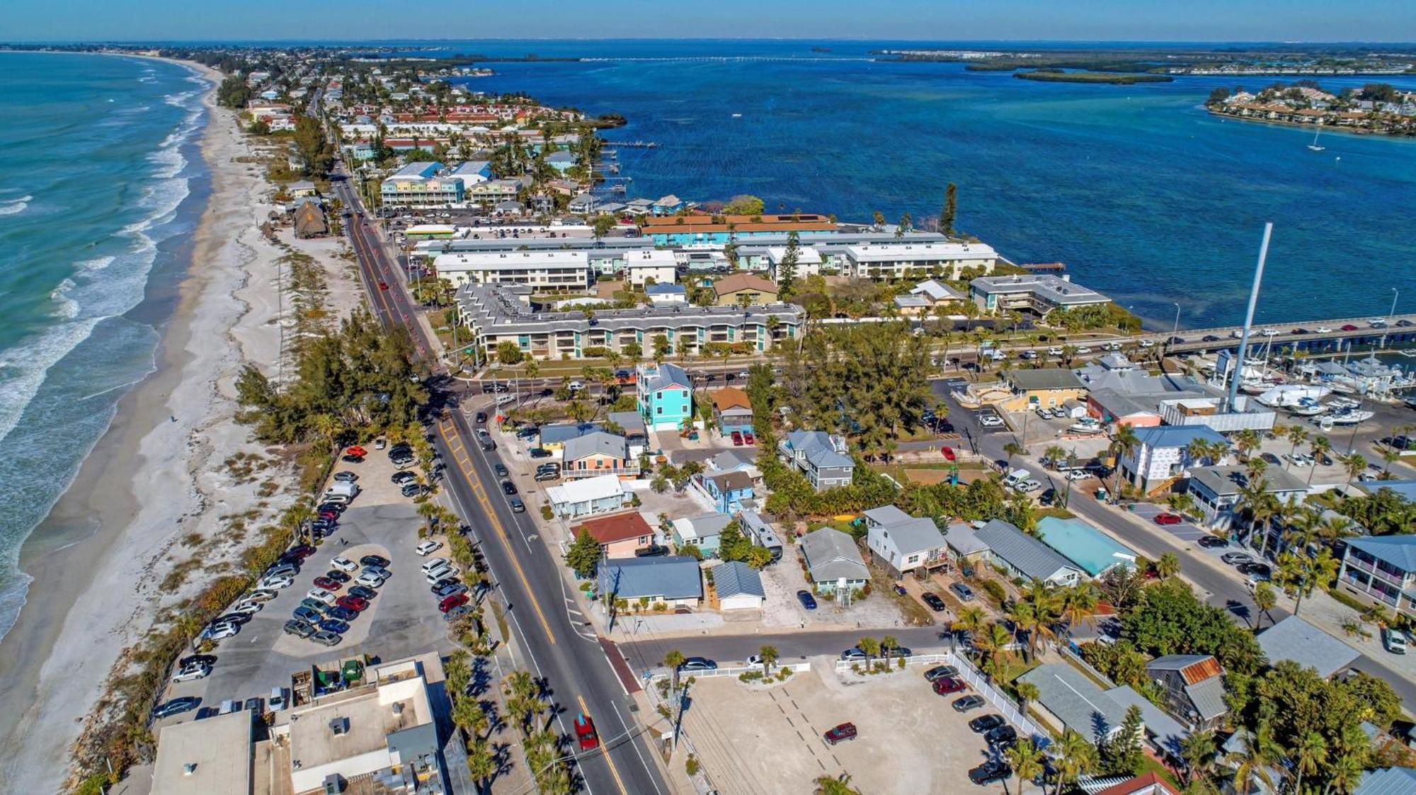 Anna Maria Island Runaway Tropical Dream-One Minute Walk To The Beach-Heated Pool Bradenton Beach Kültér fotó