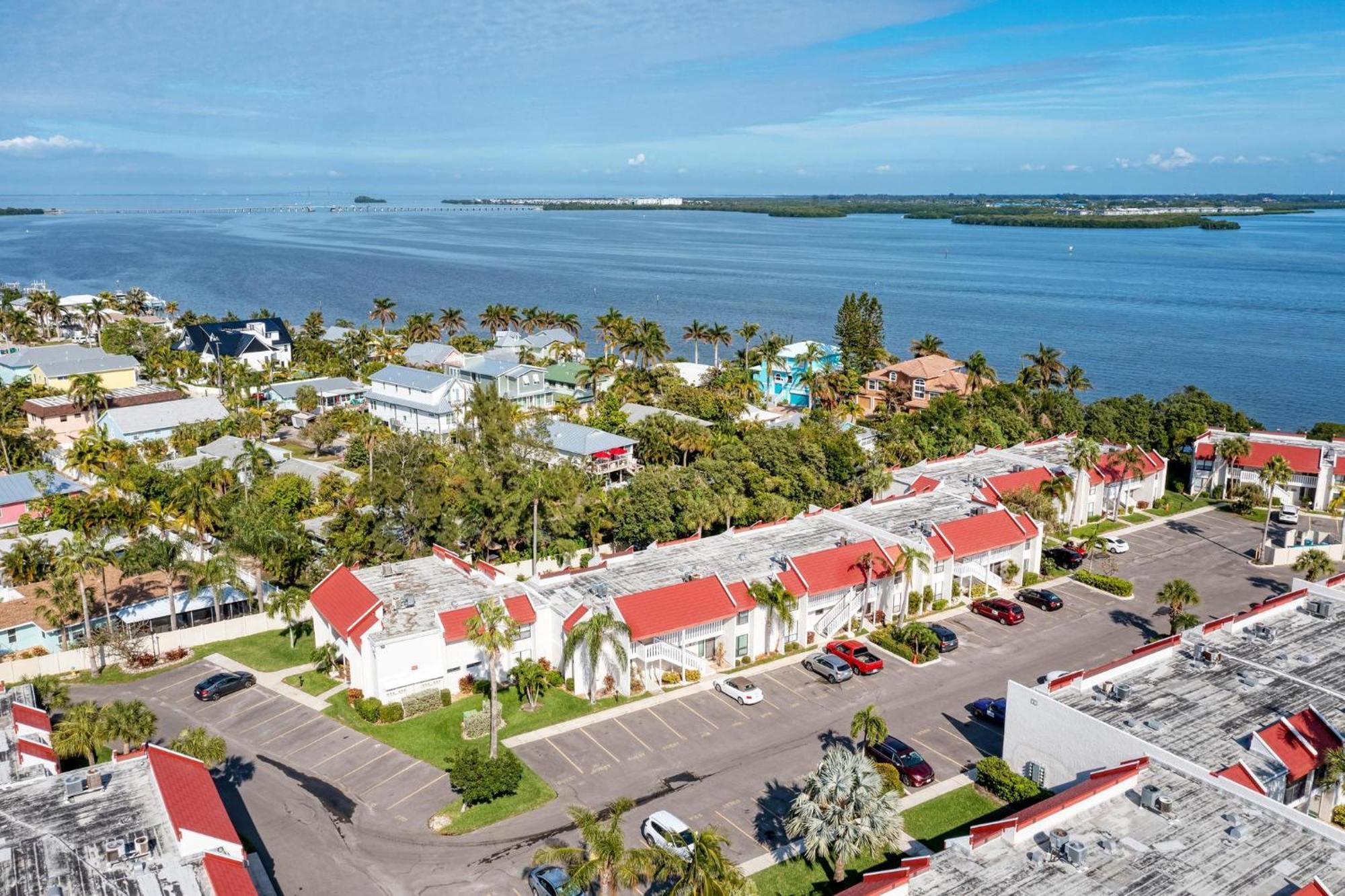 Anna Maria Island Runaway Tropical Dream-One Minute Walk To The Beach-Heated Pool Bradenton Beach Kültér fotó